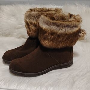 SALE! Like New Minnetonka Dark Brown Faux Fur Winter Leather Boots 10.5 (#201)